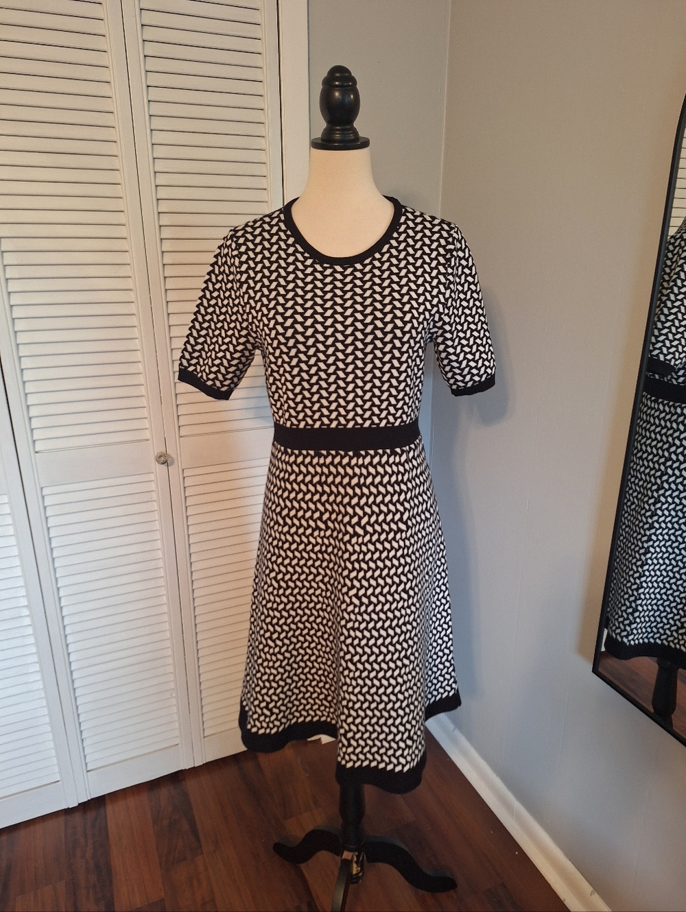 DKNY houndstooth For And Flare Sweater Dress Medium *H - Picture 4 of 7